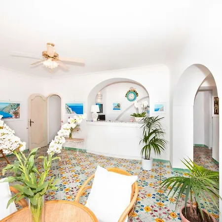 Casa Guadagno فندق 2*